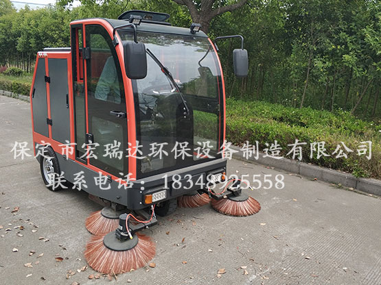 宏瑞達(dá)駕駛式電動(dòng)掃地車視頻展示