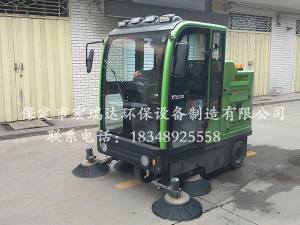 宏瑞達(dá)HRD-2000S駕駛式掃地車(chē)—山西省晉中市祁縣綜合市場(chǎng)案例