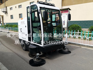 河北宏瑞達物業(yè)掃地車2100走進太原千禧黃陵住宅小區(qū)