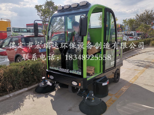 河北宏瑞達工業(yè)清掃車2150在河南鄭州南浦化工廠上崗