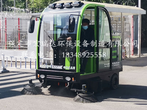 遼寧鞍山機(jī)械制造廠使用保定宏瑞達(dá)工業(yè)清掃車案例