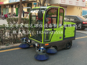 保定宏瑞達電動掃地車在張家口廣廈社區(qū)上崗